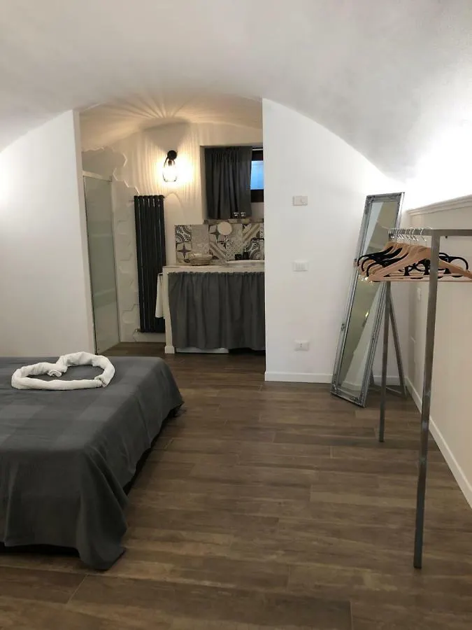 Tree House Apartment Polpenazze del Garda Italy